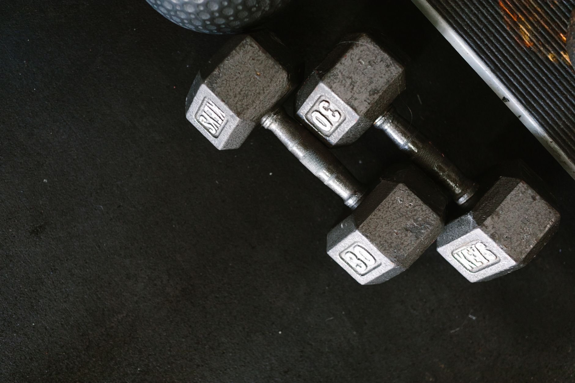 How to Build a Consistent Strength Training Routine
